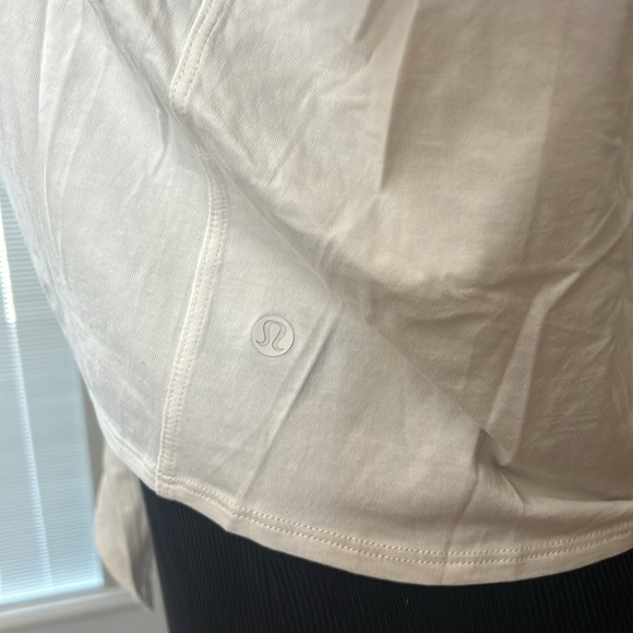 Lululemon - Picture 3 of 4